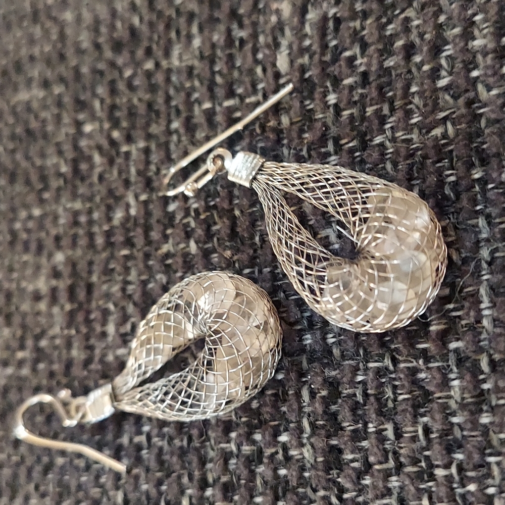 SALE‼️ Matching Necklace & Earrings Set - Picture 3 of 5